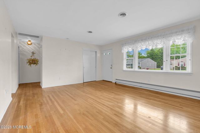 112 Georgetown Road, Toms River, NJ 08757