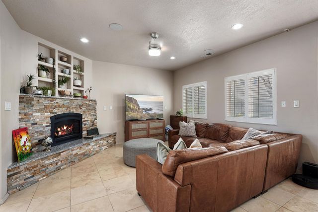 8804 Vallejo Place NE, Albuquerque, NM 87122