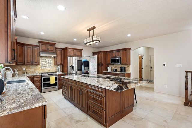8804 Vallejo Place NE, Albuquerque, NM 87122