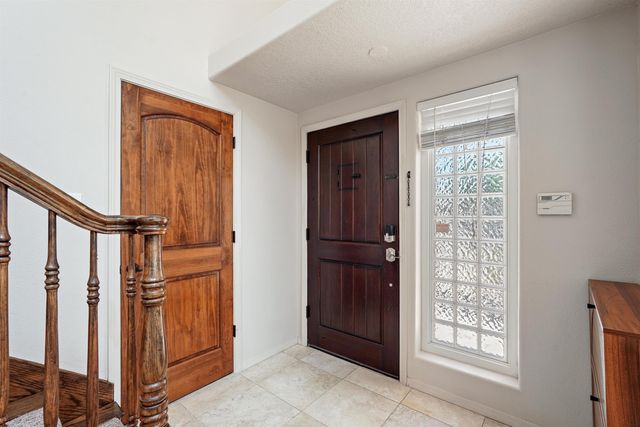 8804 Vallejo Place NE, Albuquerque, NM 87122