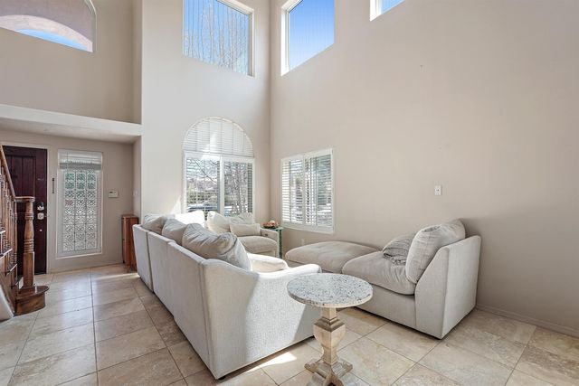8804 Vallejo Place NE, Albuquerque, NM 87122