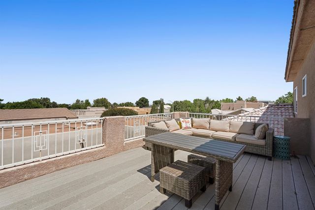 8804 Vallejo Place NE, Albuquerque, NM 87122