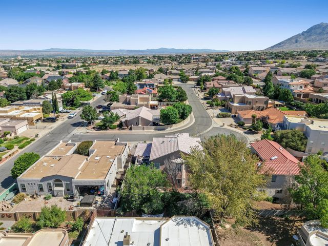 8804 Vallejo Place NE, Albuquerque, NM 87122