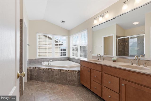 25202 JUSTICE DR, Chantilly, VA 20152