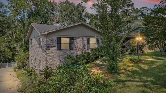 36 Ridgeview Drive, Chickasaw, AL 36611