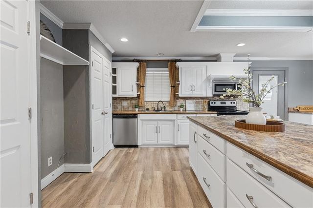 36 Ridgeview Drive, Chickasaw, AL 36611