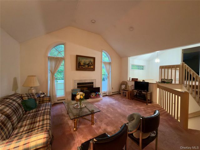 79 Connelly Drive, Staatsburg, NY 12580