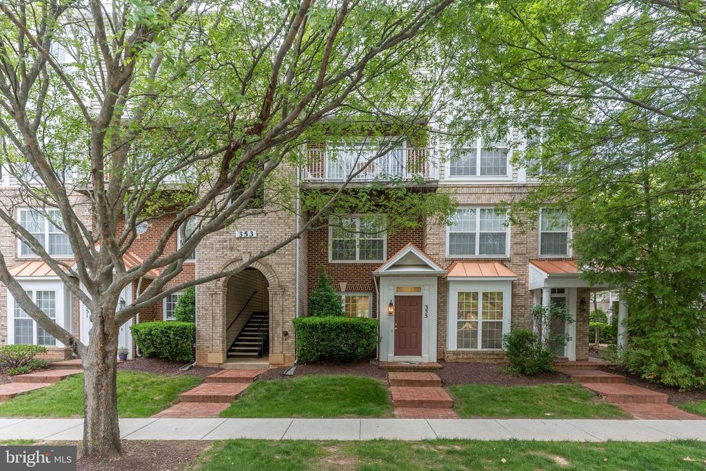 355 FALLSGROVE DR #53, Rockville, MD 20850