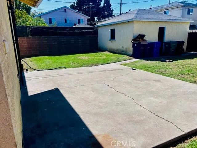 1073 E Plymouth Street, Long Beach, CA 90805