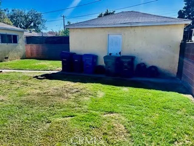 1073 E Plymouth Street, Long Beach, CA 90805