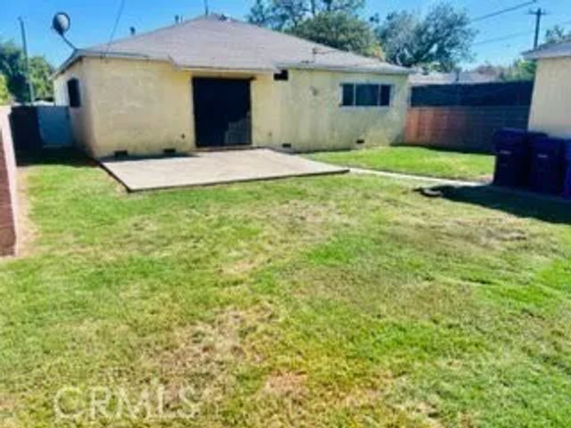 1073 E Plymouth Street, Long Beach, CA 90805