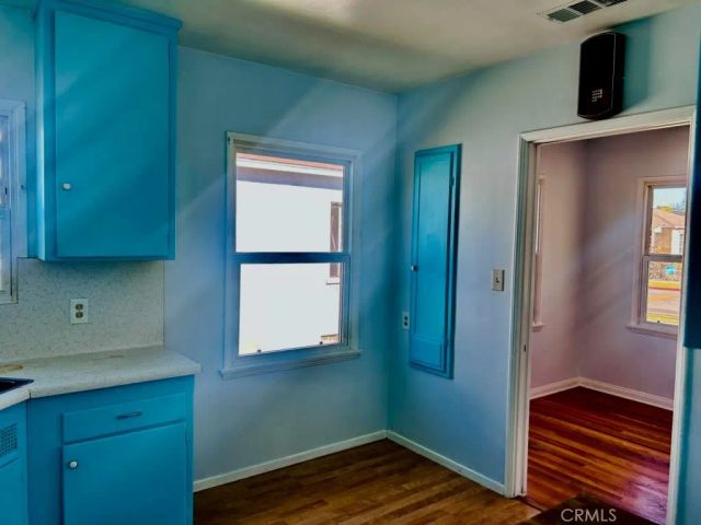 1073 E Plymouth Street, Long Beach, CA 90805