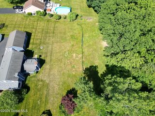 16 Bonneau Road, Clifton Park, NY 12065