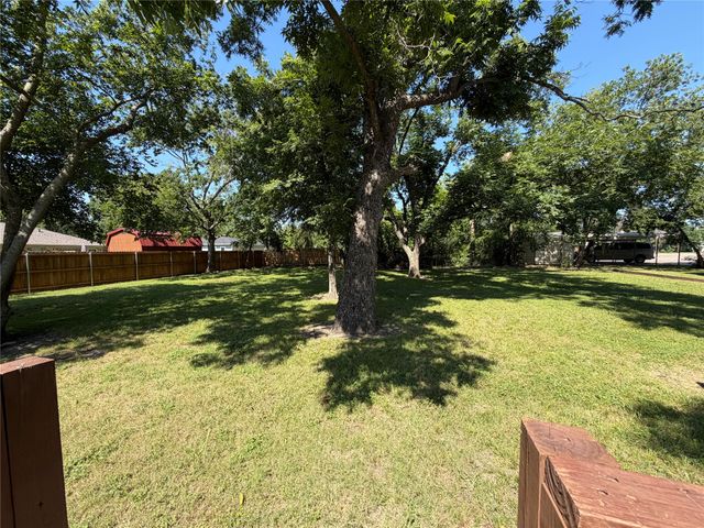 1711 Oriental Street, Bonham, TX 75418