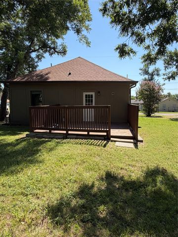 1711 Oriental Street, Bonham, TX 75418