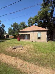 1711 Oriental Street, Bonham, TX 75418