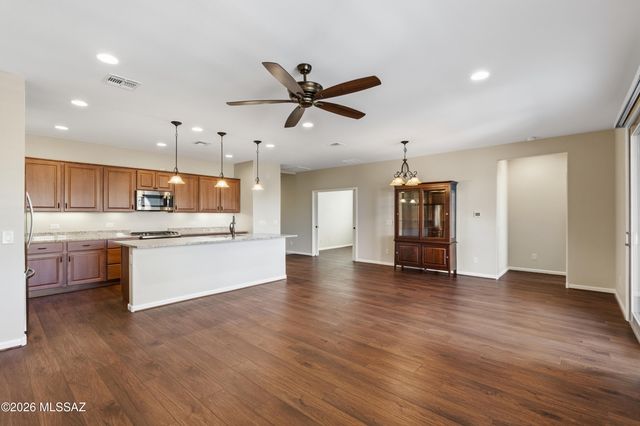 1717 E Sage Thrasher Drive, Green Valley, AZ 85614