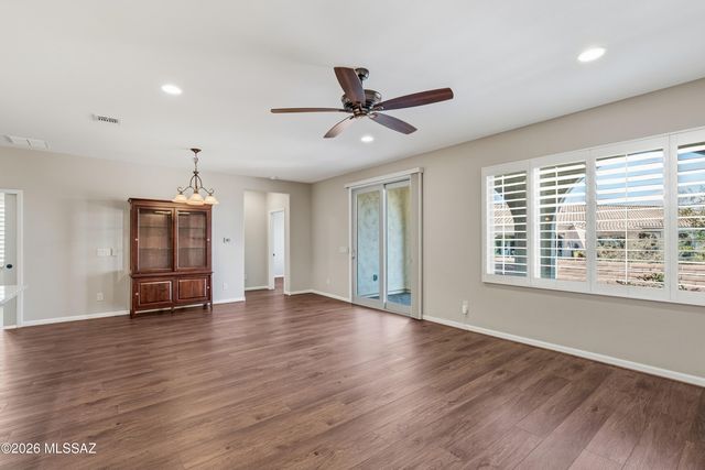 1717 E Sage Thrasher Drive, Green Valley, AZ 85614