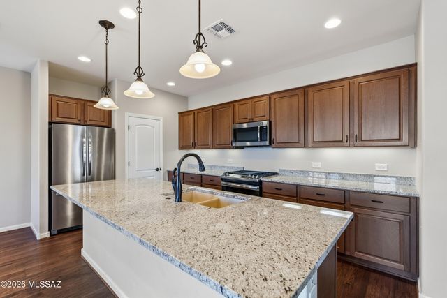 1717 E Sage Thrasher Drive, Green Valley, AZ 85614