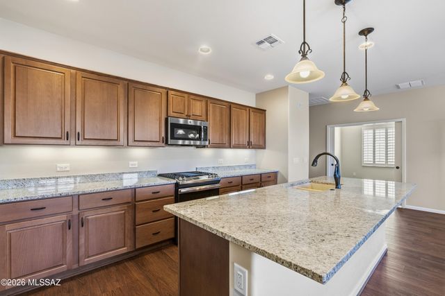 1717 E Sage Thrasher Drive, Green Valley, AZ 85614