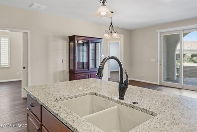 1717 E Sage Thrasher Drive, Green Valley, AZ 85614