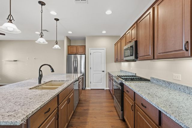 1717 E Sage Thrasher Drive, Green Valley, AZ 85614