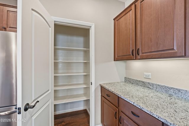 1717 E Sage Thrasher Drive, Green Valley, AZ 85614