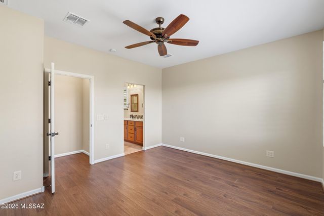 1717 E Sage Thrasher Drive, Green Valley, AZ 85614