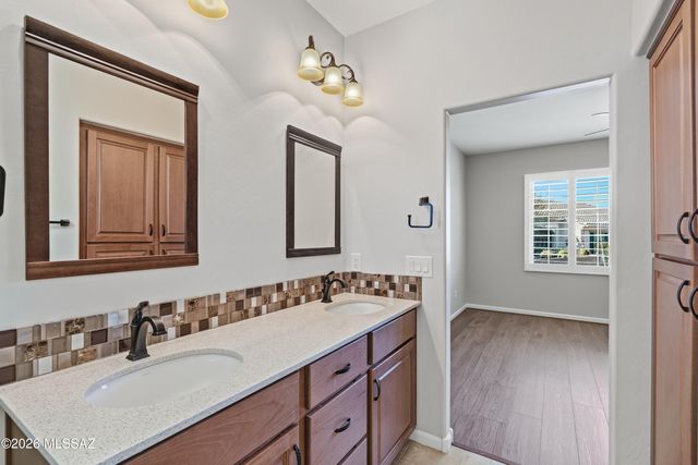 1717 E Sage Thrasher Drive, Green Valley, AZ 85614