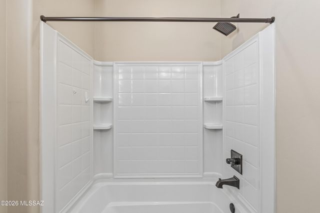 1717 E Sage Thrasher Drive, Green Valley, AZ 85614