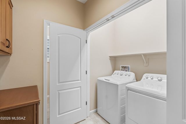 1717 E Sage Thrasher Drive, Green Valley, AZ 85614