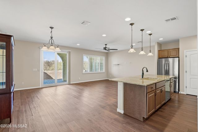 1717 E Sage Thrasher Drive, Green Valley, AZ 85614