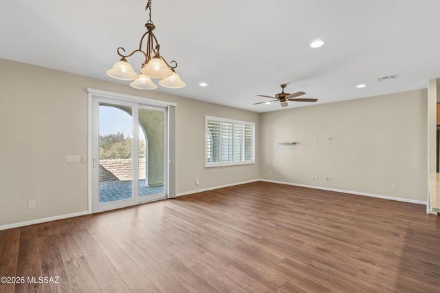 1717 E Sage Thrasher Drive, Green Valley, AZ 85614