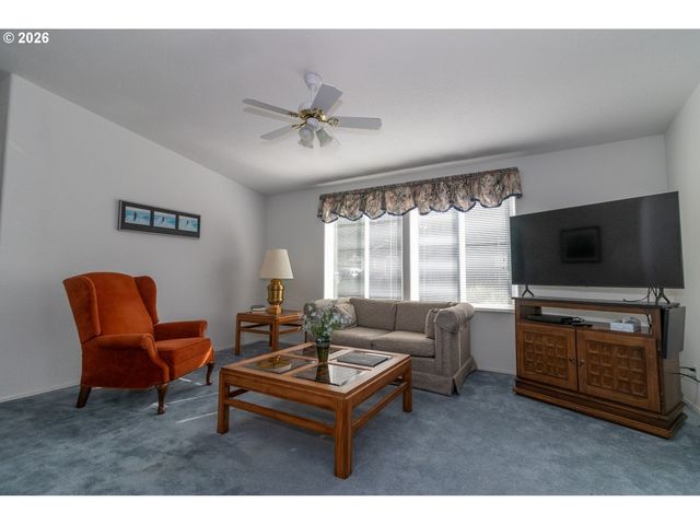 613 GLENBROOK Cir, Florence, OR 97439