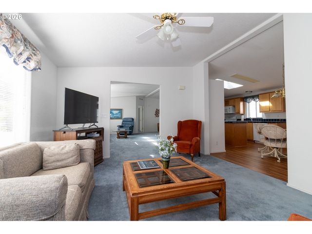 613 GLENBROOK Cir, Florence, OR 97439