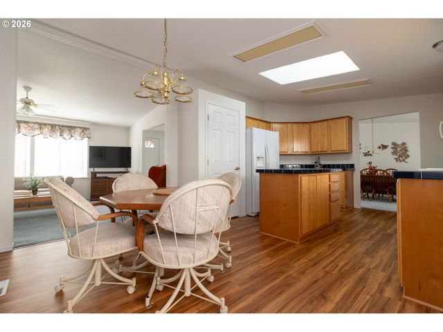 613 GLENBROOK Cir, Florence, OR 97439