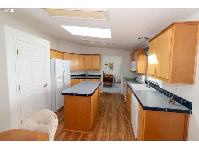 613 GLENBROOK Cir, Florence, OR 97439