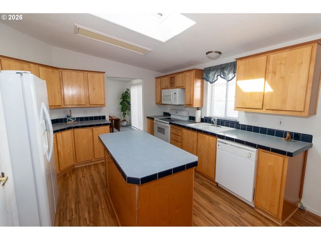 613 GLENBROOK Cir, Florence, OR 97439