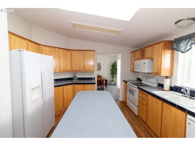 613 GLENBROOK Cir, Florence, OR 97439