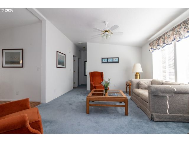 613 GLENBROOK Cir, Florence, OR 97439