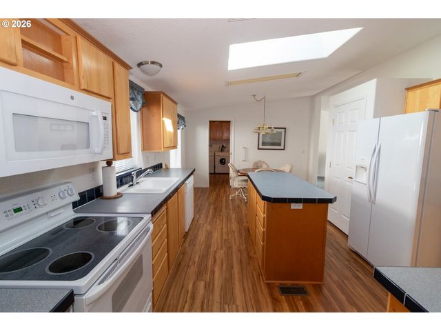 613 GLENBROOK Cir, Florence, OR 97439