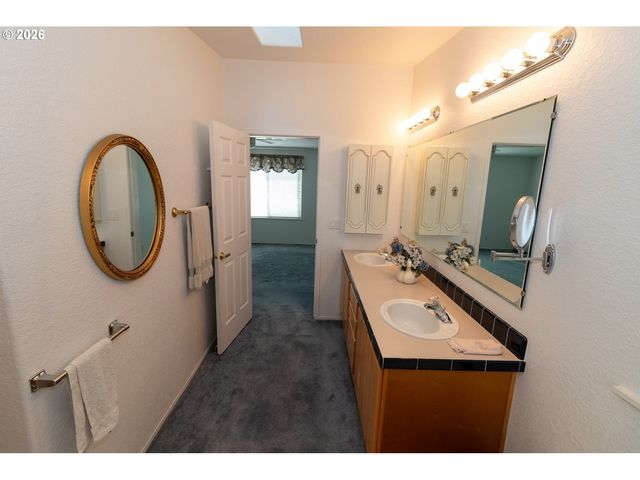 613 GLENBROOK Cir, Florence, OR 97439