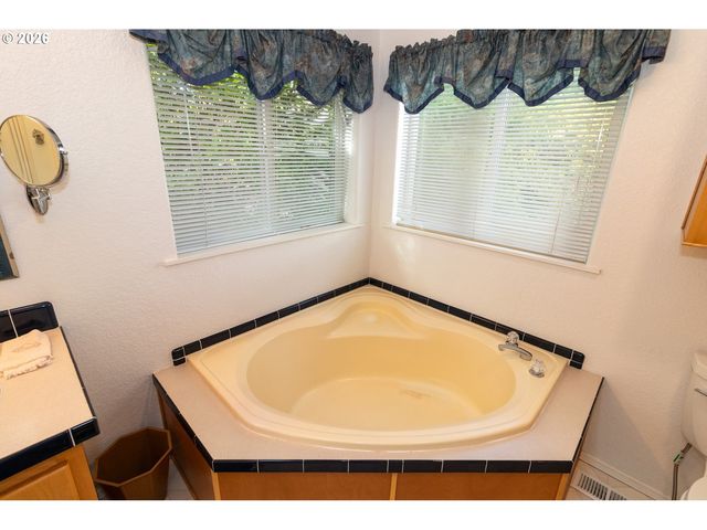 613 GLENBROOK Cir, Florence, OR 97439