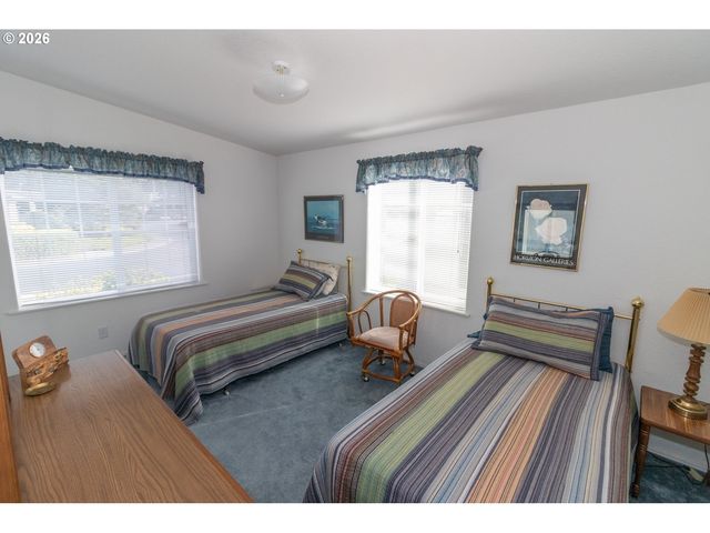 613 GLENBROOK Cir, Florence, OR 97439