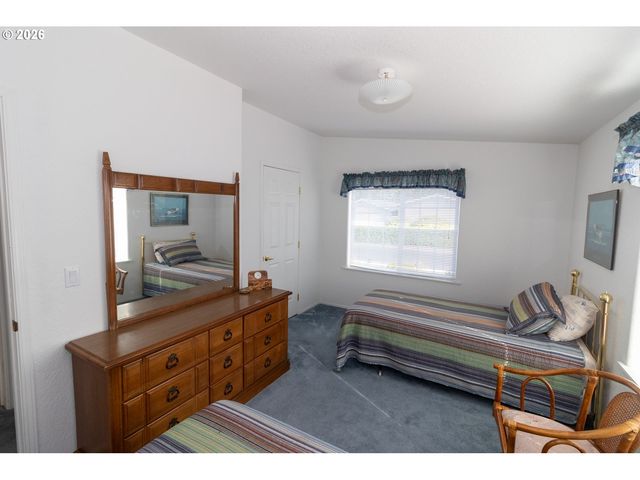 613 GLENBROOK Cir, Florence, OR 97439