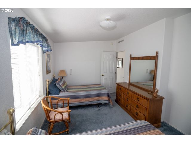 613 GLENBROOK Cir, Florence, OR 97439