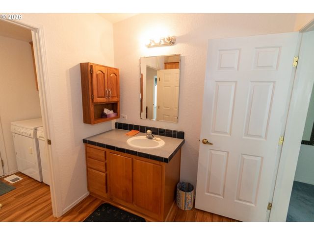 613 GLENBROOK Cir, Florence, OR 97439