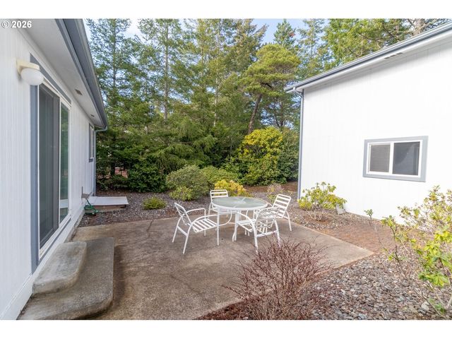 613 GLENBROOK Cir, Florence, OR 97439