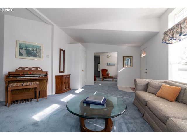 613 GLENBROOK Cir, Florence, OR 97439