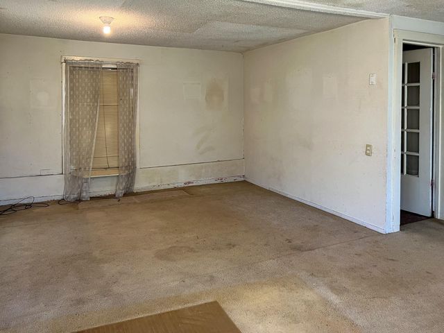 103 Avenue I, El Campo, TX 77437